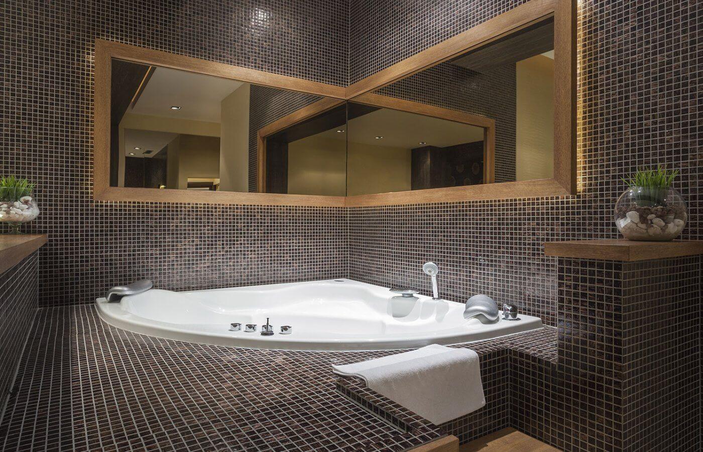 Baignoire d'angle pour 2 personnes