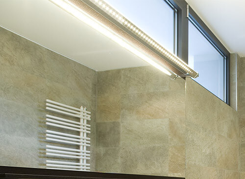 eclairage salle de bain spot sur rail rénovation moderne