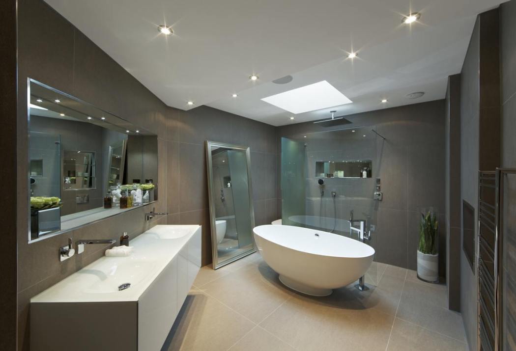 Miroirs pour agrandir la salle de bain