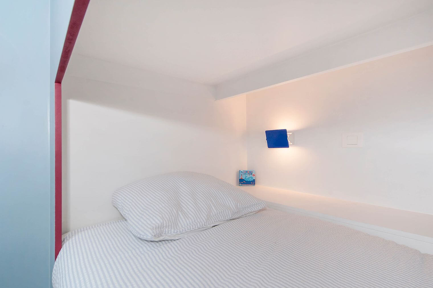 Création lit d'enfant encastré dans un mur