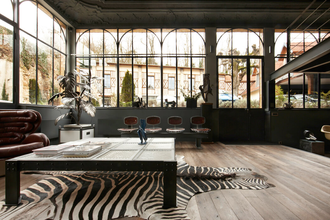 utilisation d'éléments de décoration haut de gamme pour meubler le show-room