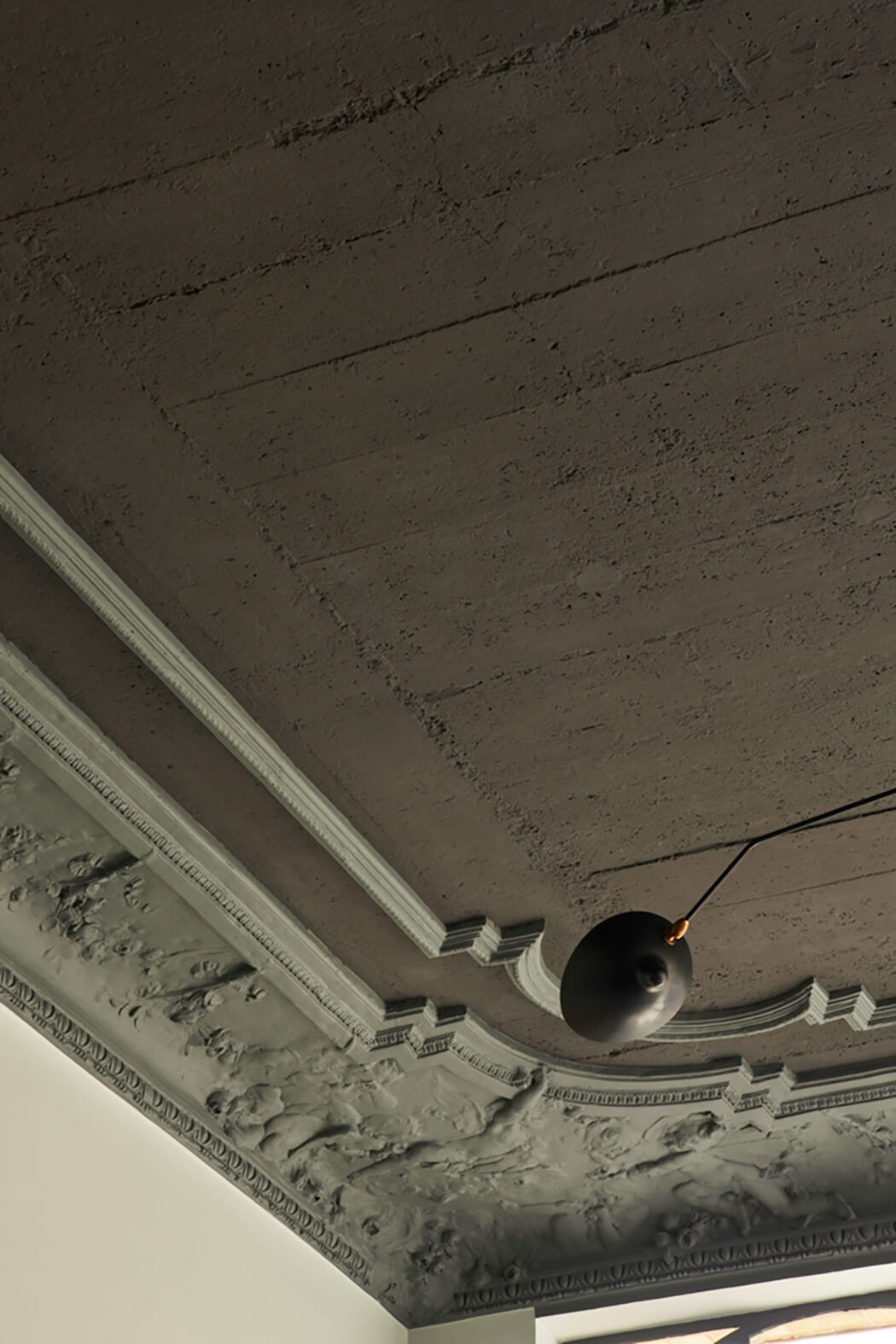 Rénovation en préservant l'authenticité du plafond de la salle de réception