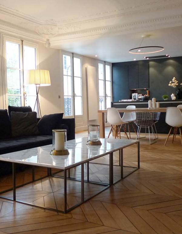 Salon rénové dans un appartement haussmannien