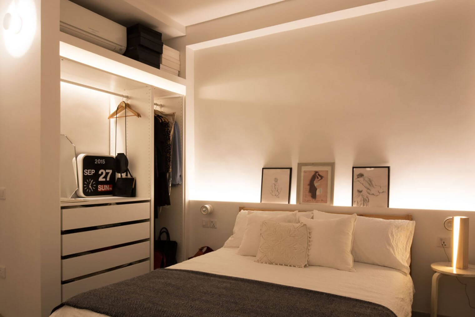 Chambre rénovée avec lumière tamisée