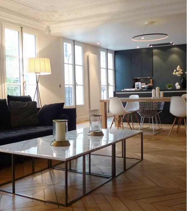 Salon rénové dans un appartement haussmannien